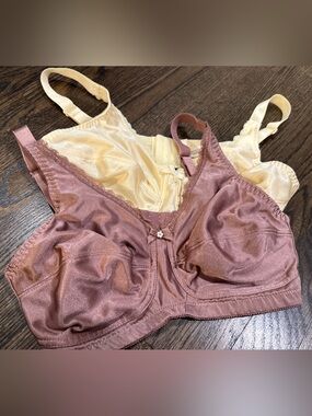 2 Nearly Me Mastectomy Soft Cup Pocket Lace Accent Bra (36C)